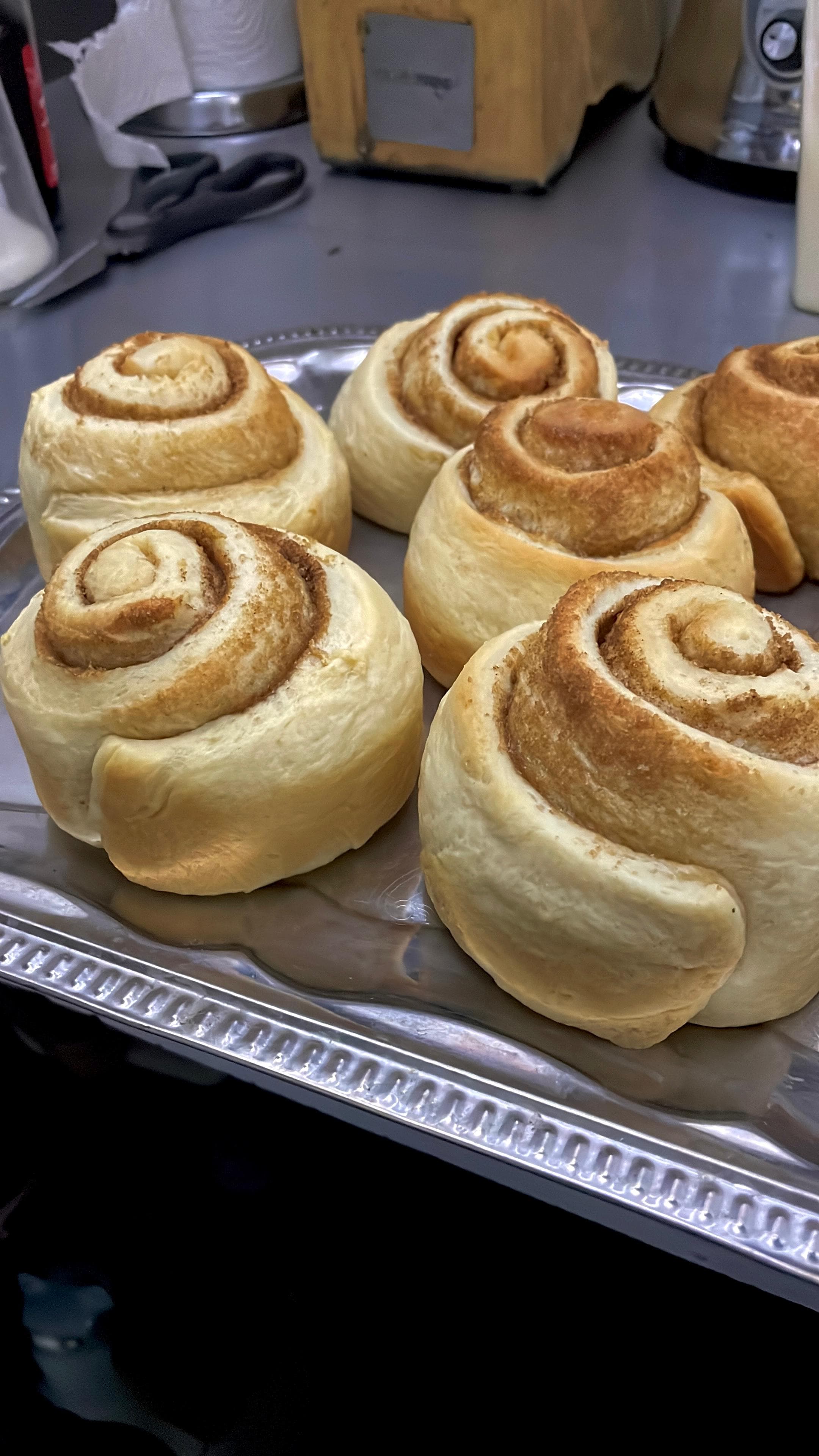 Cliente disfrutando rol de canela